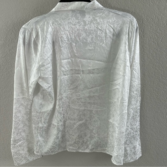 Resa Revolve perfect blouse in white - Picture 9 of 10